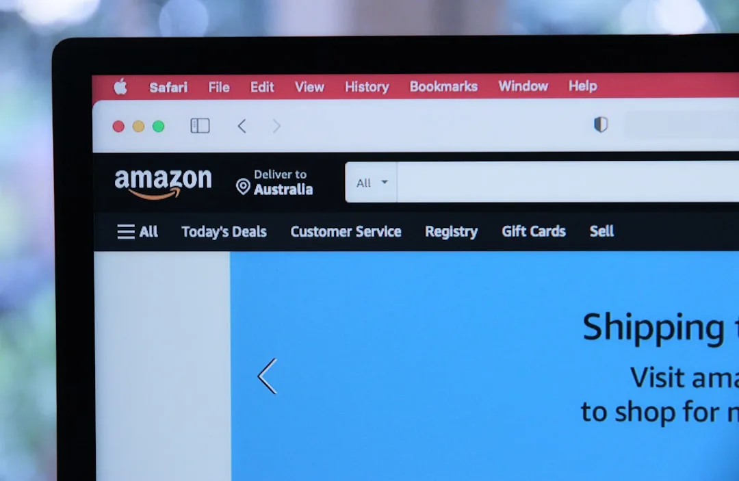 Director de ecommerce analizando métricas de ventas en Amazon para optimizar la rentabilidad de su marca