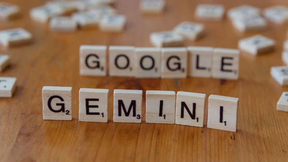 Interfaz de Google Ads mostrando la creación de un vídeo con Gemini Omni para optimizar campañas de marketing digital.