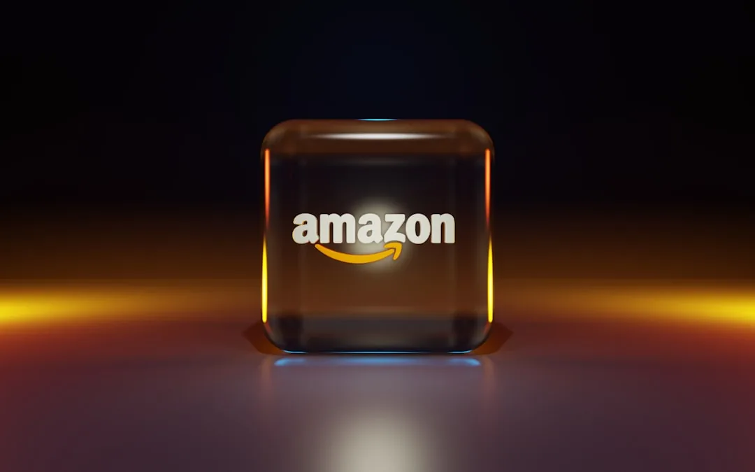 Director de ecommerce analiza gráficas de ventas en Amazon para optimizar la rentabilidad de su marca