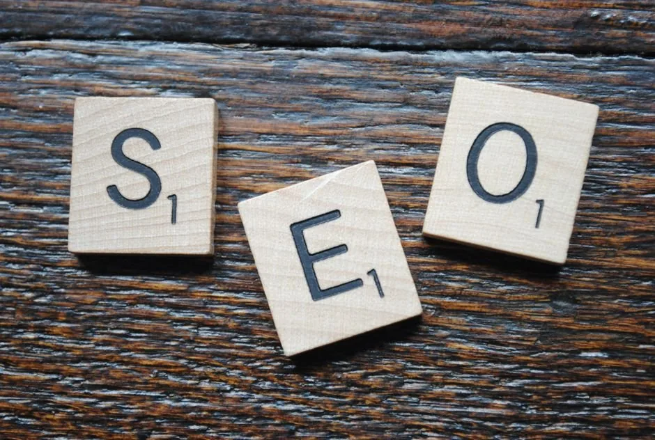 Infografía sobre los pilares de Google E-E-A-T mostrando cómo optimizar el SEO de una tienda online para marcas DTC.