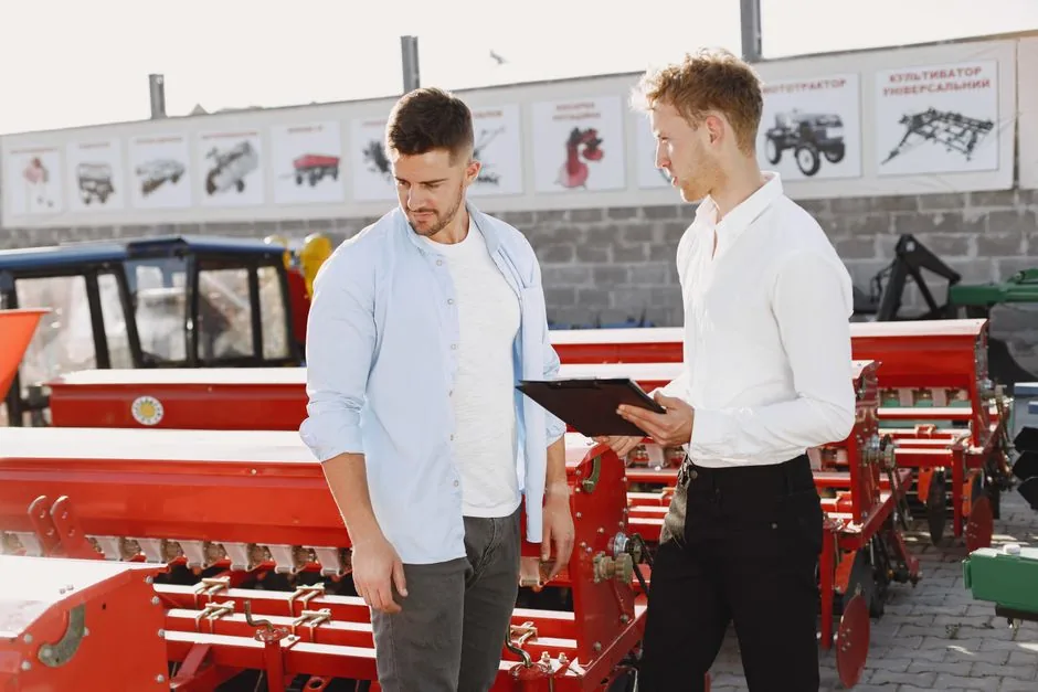 Comprador corporativo utiliza un marketplace B2B para adquirir repuestos industriales de forma rápida y sin intervención de vendedores