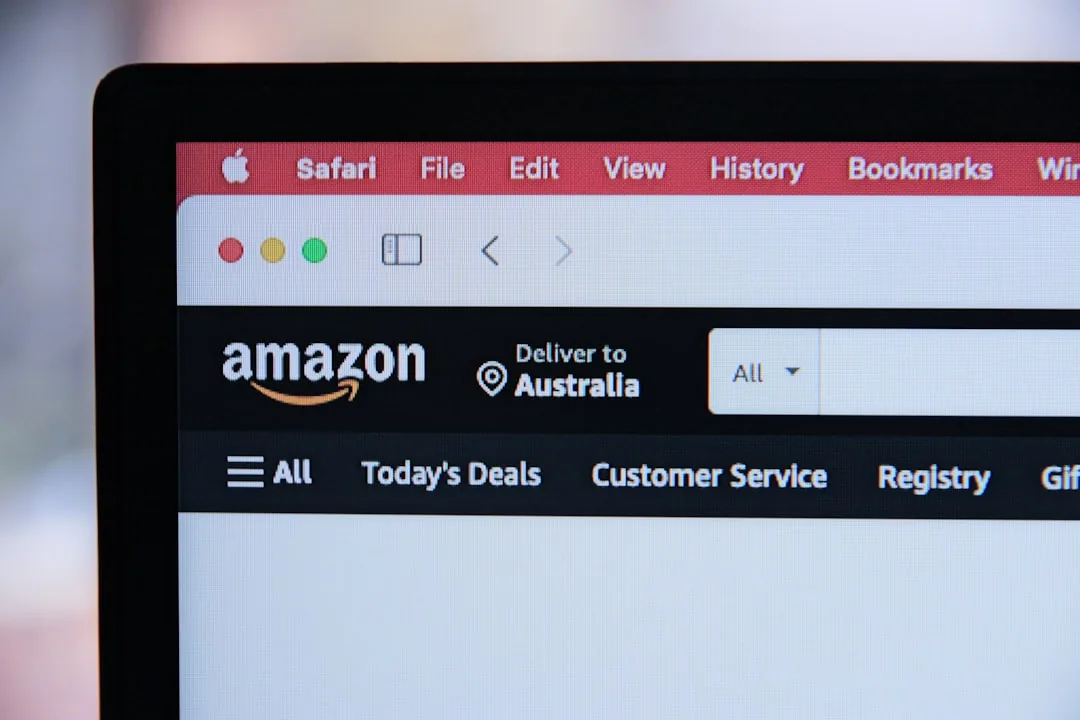 Consultor de marketing digital optimizando el posicionamiento en Amazon de una tienda online para aumentar sus ventas orgánicas.