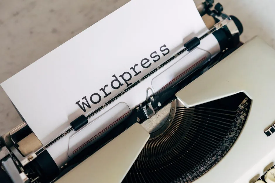 Imagen que representa la integración de WordPress con Miravia, mostrando flujos de datos entre WooCommerce, API de Miravia y un middleware para vendedores de ecommerce