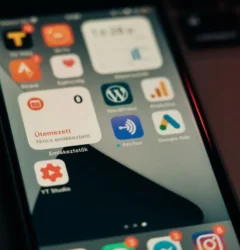 Gráfico que muestra el impacto del fraude de clics en campañas de Google Ads para especialistas en marketing digital.