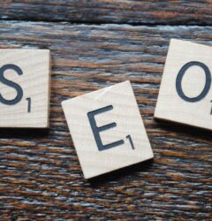 Infografía sobre los pilares de Google E-E-A-T mostrando cómo optimizar el SEO de una tienda online para marcas DTC.