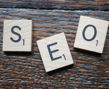 Infografía sobre los pilares de Google E-E-A-T mostrando cómo optimizar el SEO de una tienda online para marcas DTC.