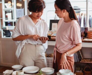 Gráfico de análisis comparativo de campañas de retail media en Europa mostrando métricas unificadas para marcas de ecommerce.