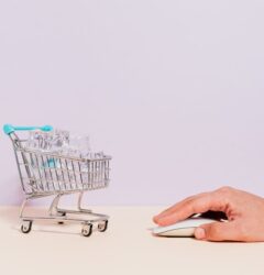 Gráfico de rendimiento de AI Overviews mostrando el aumento de conversiones en tiendas online para directores de ecommerce.