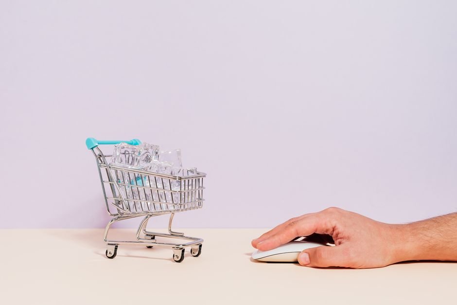 Gráfico de rendimiento de AI Overviews mostrando el aumento de conversiones en tiendas online para directores de ecommerce.