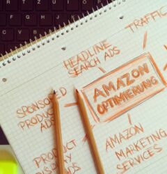 Especialista en marketing digital analizando métricas de Amazon Business Ads para optimizar la estrategia publicitaria B2B de una marca