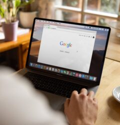Pantalla de Google Search Console mostrando gráficos de indexación corregidos para optimizar el SEO de un ecommerce de marcas.