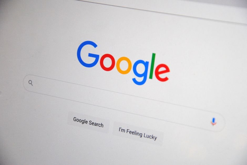 Gráfico de rendimiento web que ilustra el impacto de Google SGE en el tráfico orgánico para agencias de marketing.