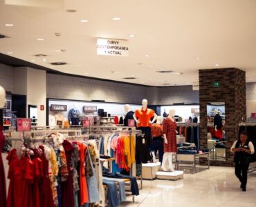 Pantalla de Perplexity Shopping mostrando recomendaciones de productos con inteligencia artificial para marcas de comercio electrónico que buscan vender más.