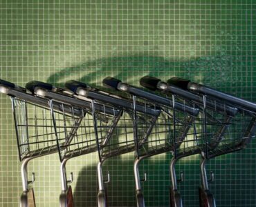 Infografía sobre el Universal Cart de Google mostrando el proceso de compra directa para marcas de e-commerce