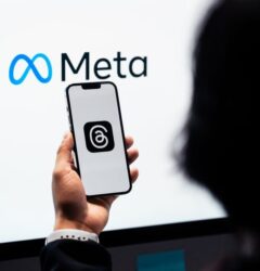 Especialista analizando métricas de Meta Ads en una pantalla para mejorar el ROAS de un ecommerce.