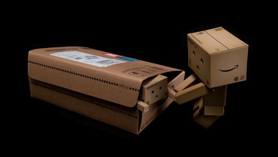 Un vendedor de Amazon analiza gráficas de repricing a gran escala para optimizar la Buy Box de su catálogo masivo.