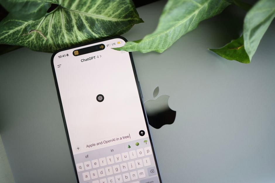 Especialista de marketing digital analiza métricas de posicionamiento en ChatGPT para optimizar la visibilidad de marcas de ecommerce.